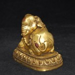 Antiker auf Lotossockel liegender Elefant Qing Dy
